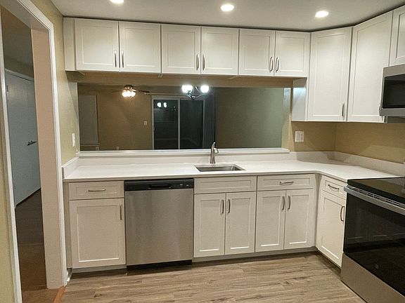 5th image of 1318 Stockett Sq