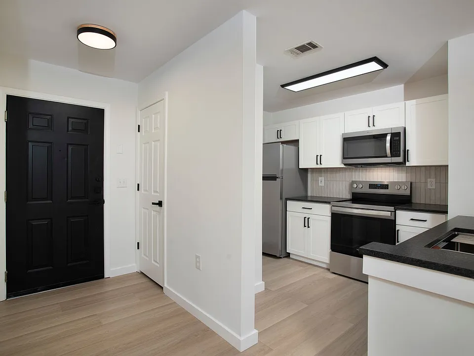 50 Pebble Beach Cv #E117