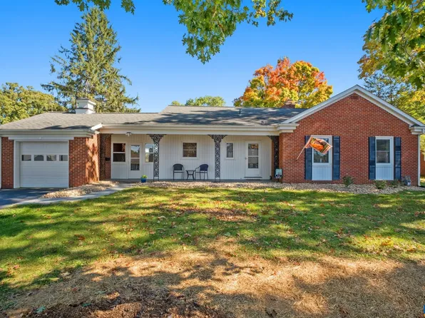 810 Hillcrest Dr, Staunton, VA 24401