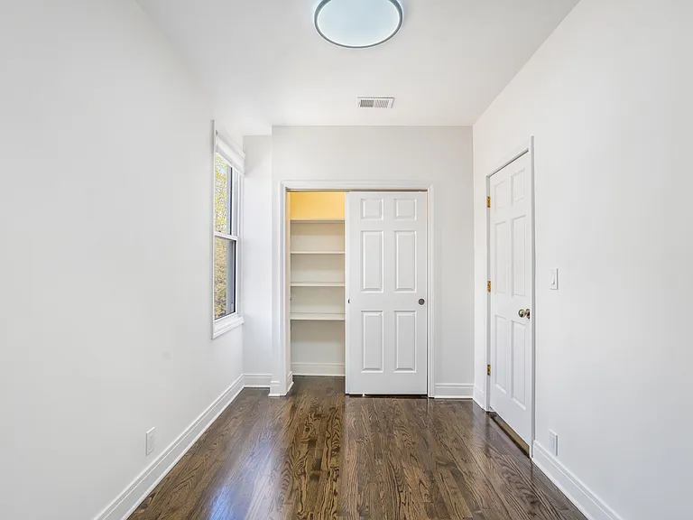 2826 N Rockwell St #1 — Photo 5