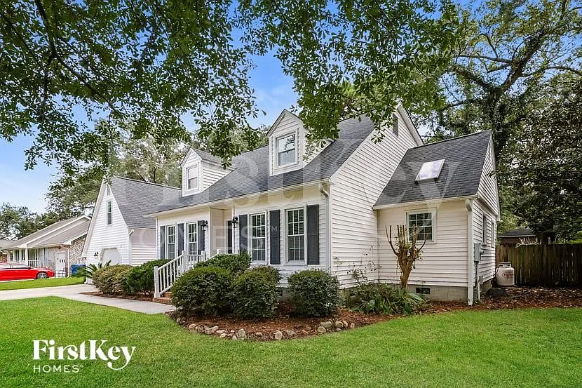 4 bed, 2.5 bath, 2121 sqft, $3,040 — Photo 2