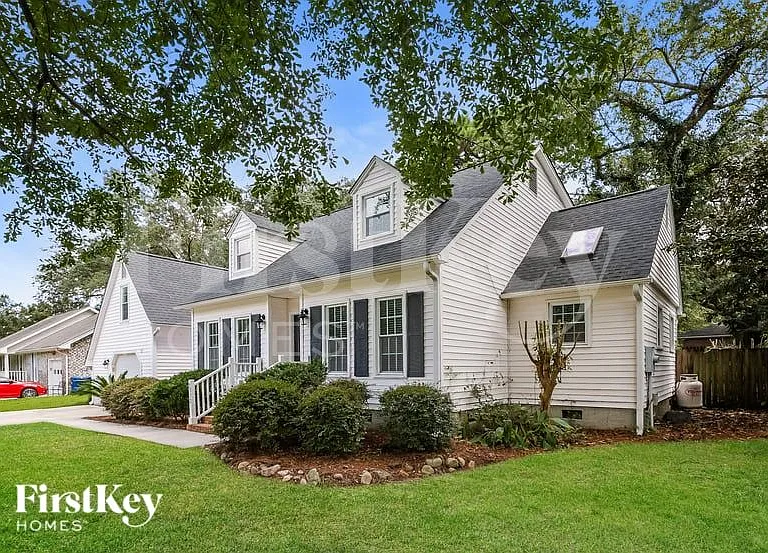 2332 Vanderbilt Dr — Photo 2