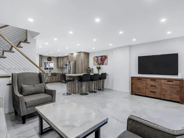 3321 Simms St #13B, Hollywood, FL 33021