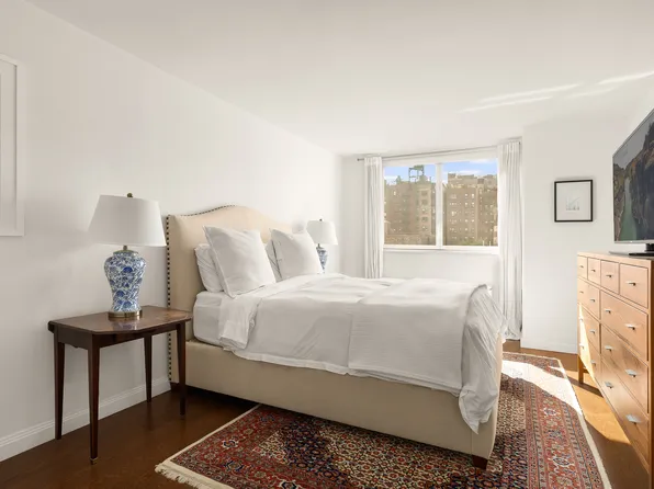 200 East 94th Street image 5 of 10