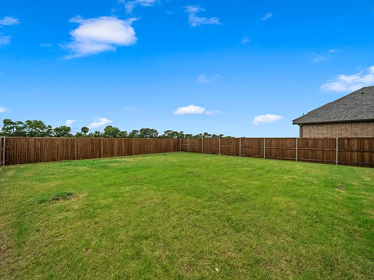 705 Parrino Pkwy — Photo 37