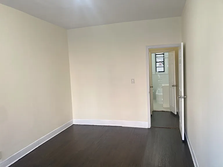 45-54 39th Pl #2E — Photo 12