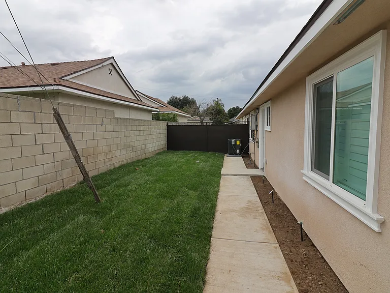 205 W Nubia St #A — Photo 13