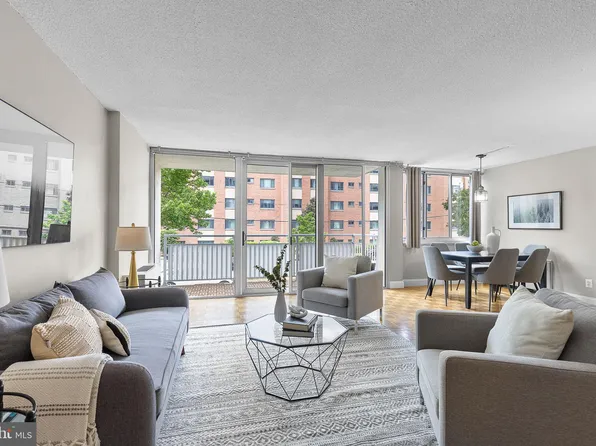 1301 S Arlington Ridge Rd APT 208, Arlington, VA 22202