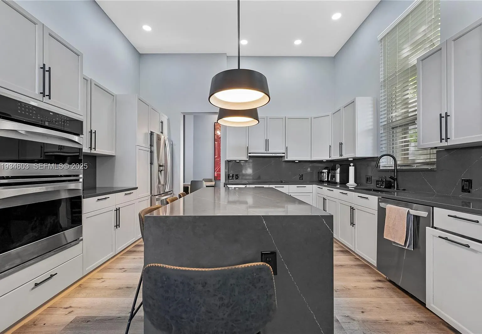 4 bed, 2469 sqft, $6,500 — Photo 3