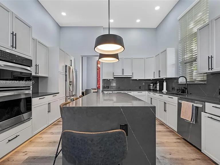 5046 SW 162nd Ave — Photo 3
