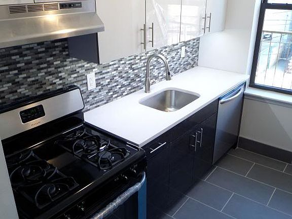 5th image of 3022 31st St APT 2