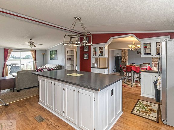 3rd image of 203 Pioneer Dr