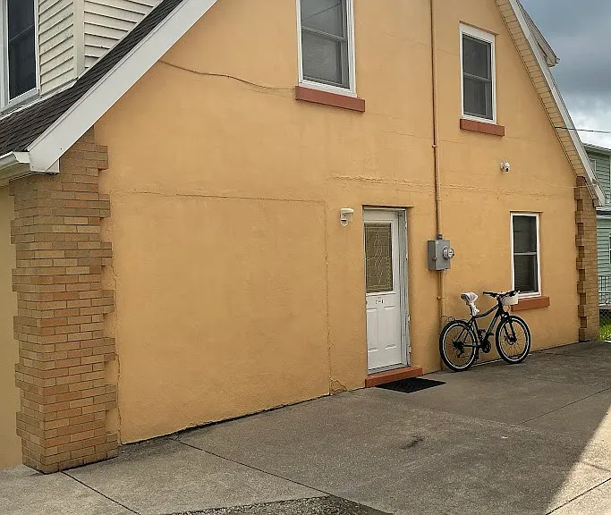 10 SW 16th St #9 — Photo 2