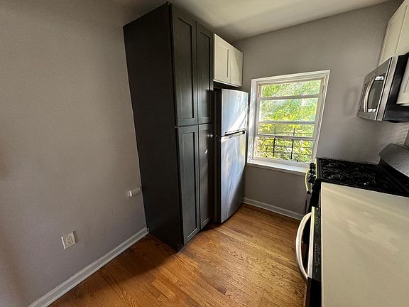 4th image of 77 Clendenny Ave #2C