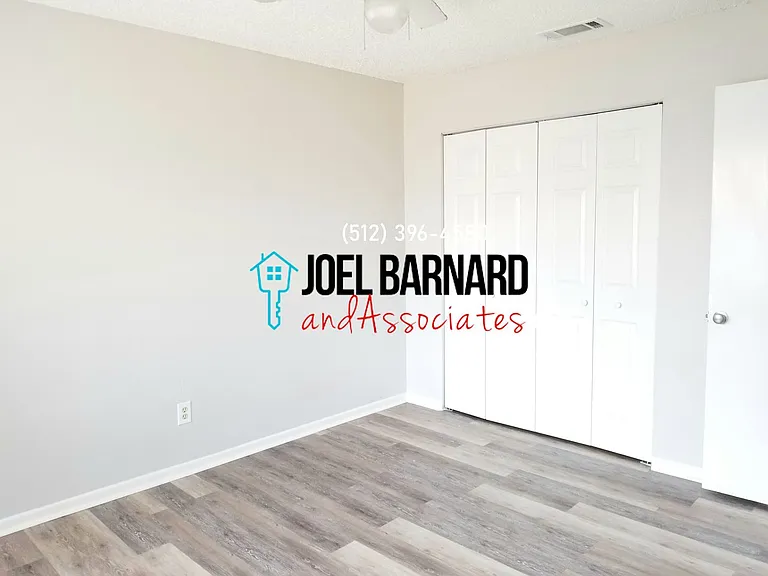 110 Lady Bird Lane — Photo 14