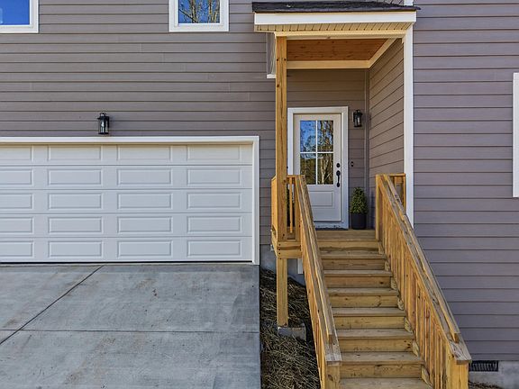 3rd image of 107 Jamestown Rd