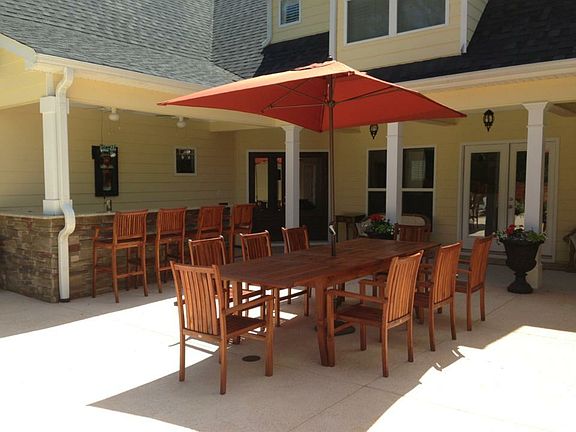 Courtyard patio & Bar