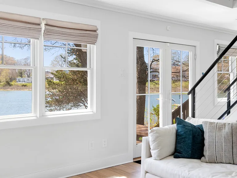 28 Robins Ln — Photo 10
