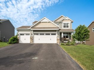 1049 Prairie View Ln, Waconia, MN 55387