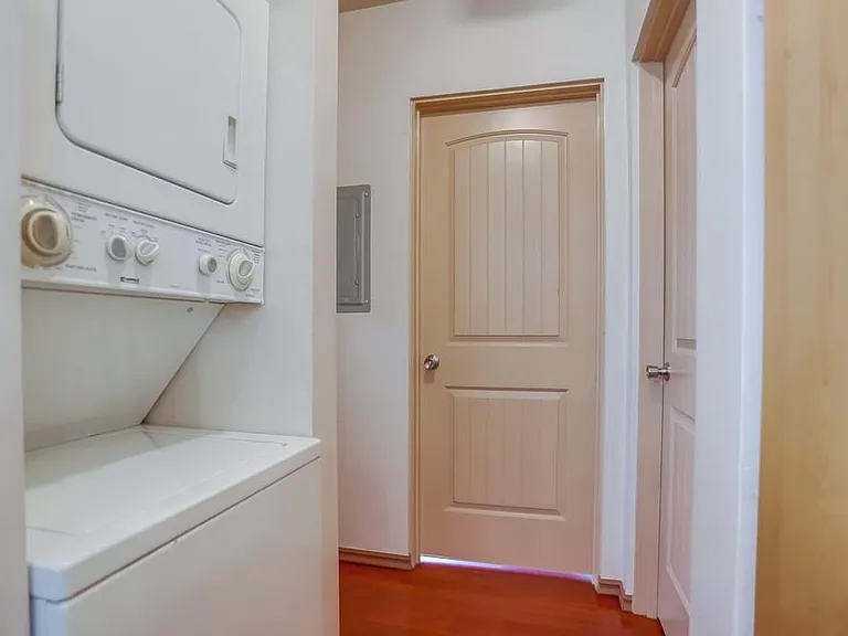 1063 Loring St — Photo 14