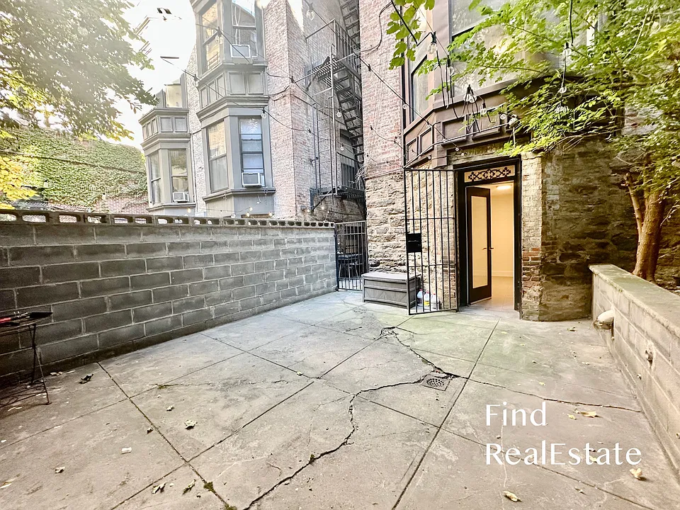 292 W 92nd St #1R