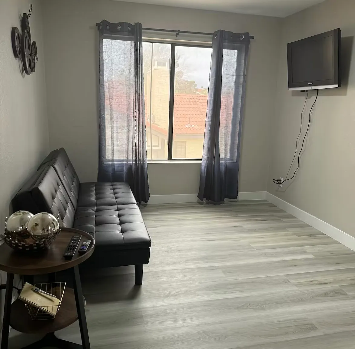 4 bed, 2000 sqft, $2,555 — Photo 3