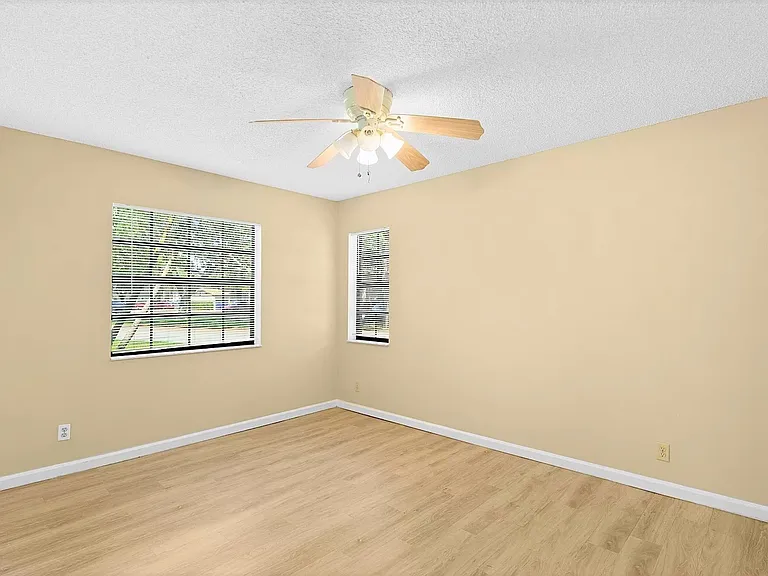 2900 NW 5th Ave — Photo 10