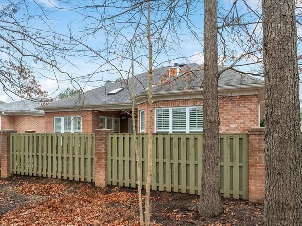 201 Hales Wood Rd, Chapel Hill, NC 27517