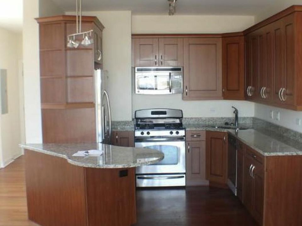 Spacious Kitchen with area for bar stools