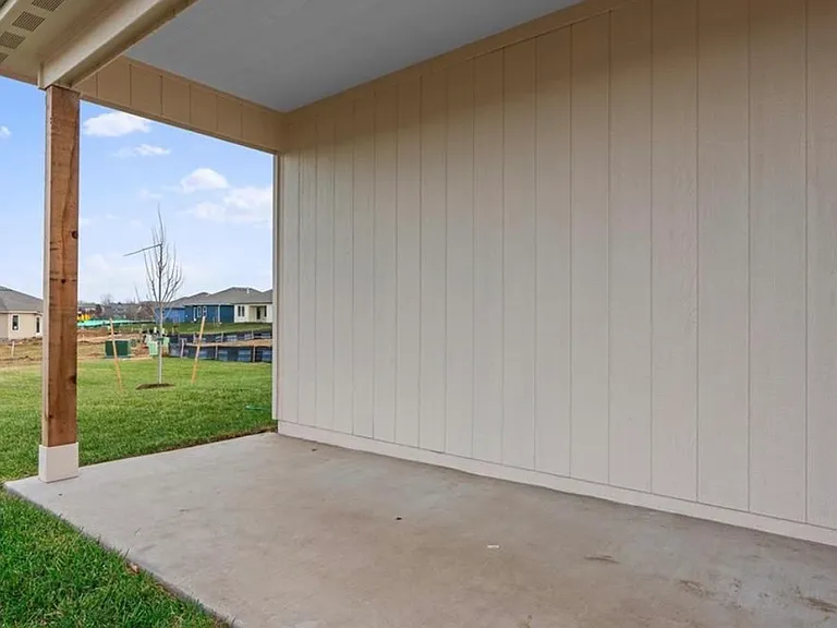 571 N Pecan St — Photo 14