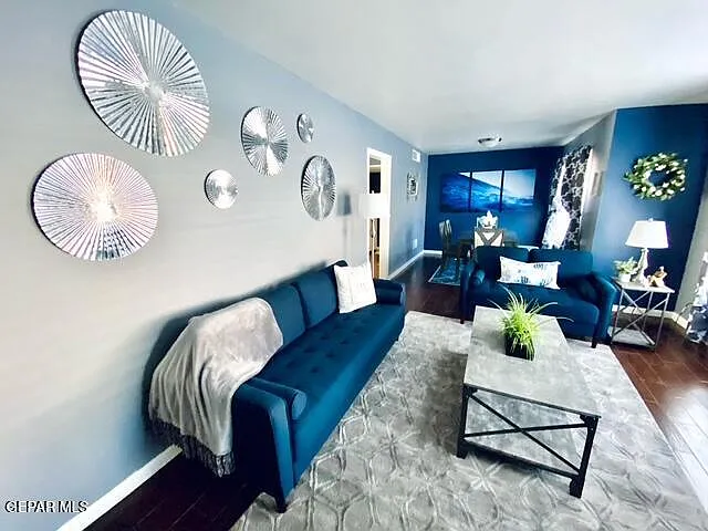 4 bed, 2.0 bath, 1952 sqft, $2,200 — Photo 3