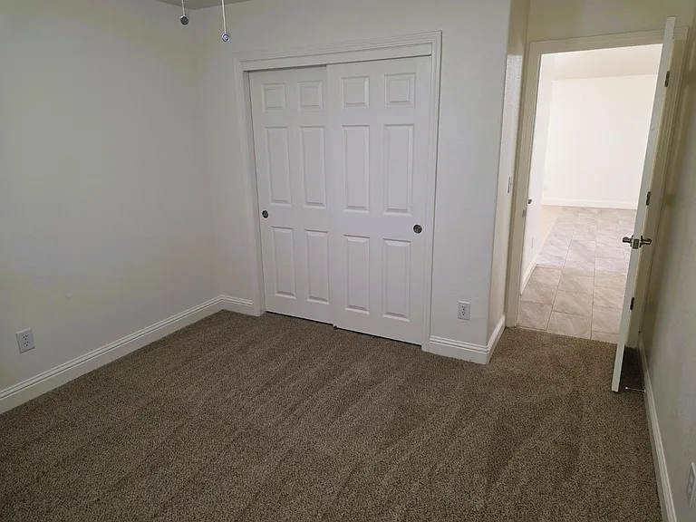 5619 W University Ave — Photo 6