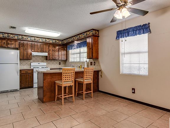 5th image of 3601 Fairfield Dr
