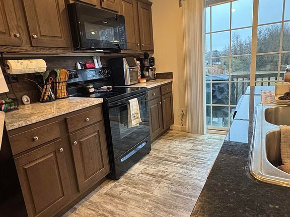 3rd image of 9070 Greenpond Rd