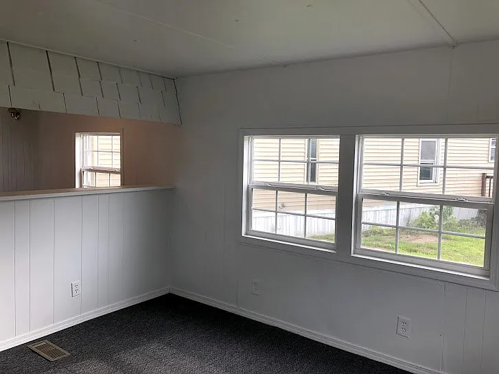 Building Photo - 2715 Everett Dr