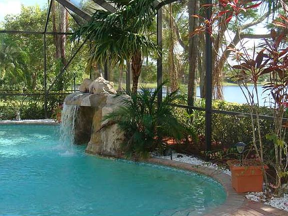 The Estate Homes of Pembroke Shores