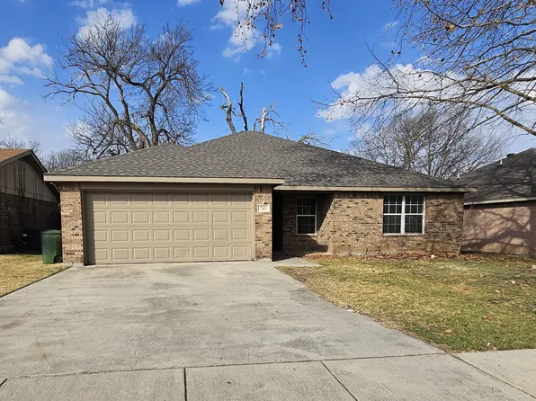 715 Hallvale Dr, White Settlement, TX 76108