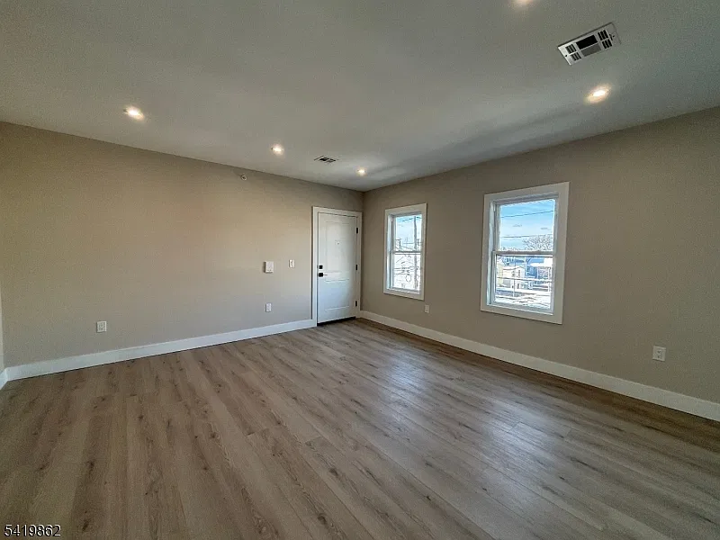 3 bed, 1.0 bath, $2,499 — Photo 4