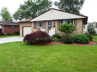 52 Hillsboro Rd, Cheektowaga, NY 14225
