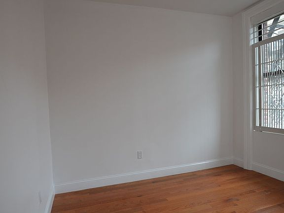3rd image of 712 W 180th St #41