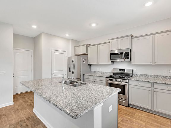 5th image of 575 Wayton Cir
