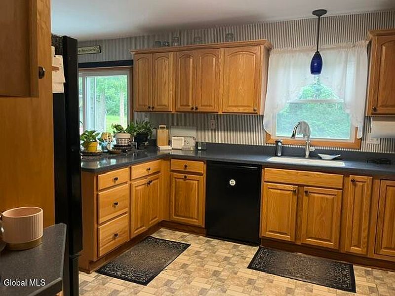 3rd image of 10 Maybrook Drive
