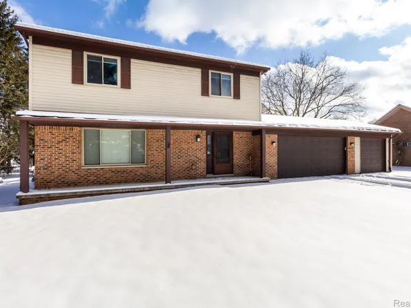 1503 Huntwood Park Dr, West Bloomfield, MI 48324