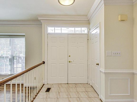5th image of 21 Maplewood Park Ct