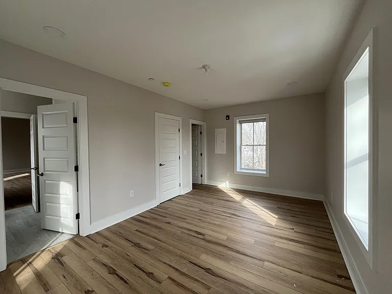 515 E Washington St #4 — Photo 9