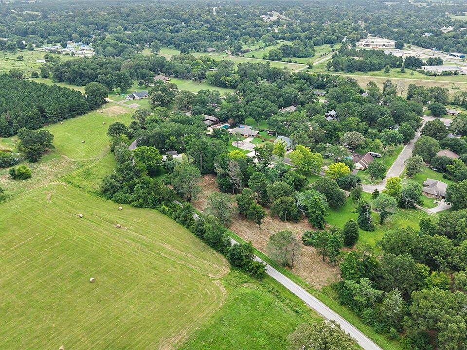 1st image of Hazelwood Dr