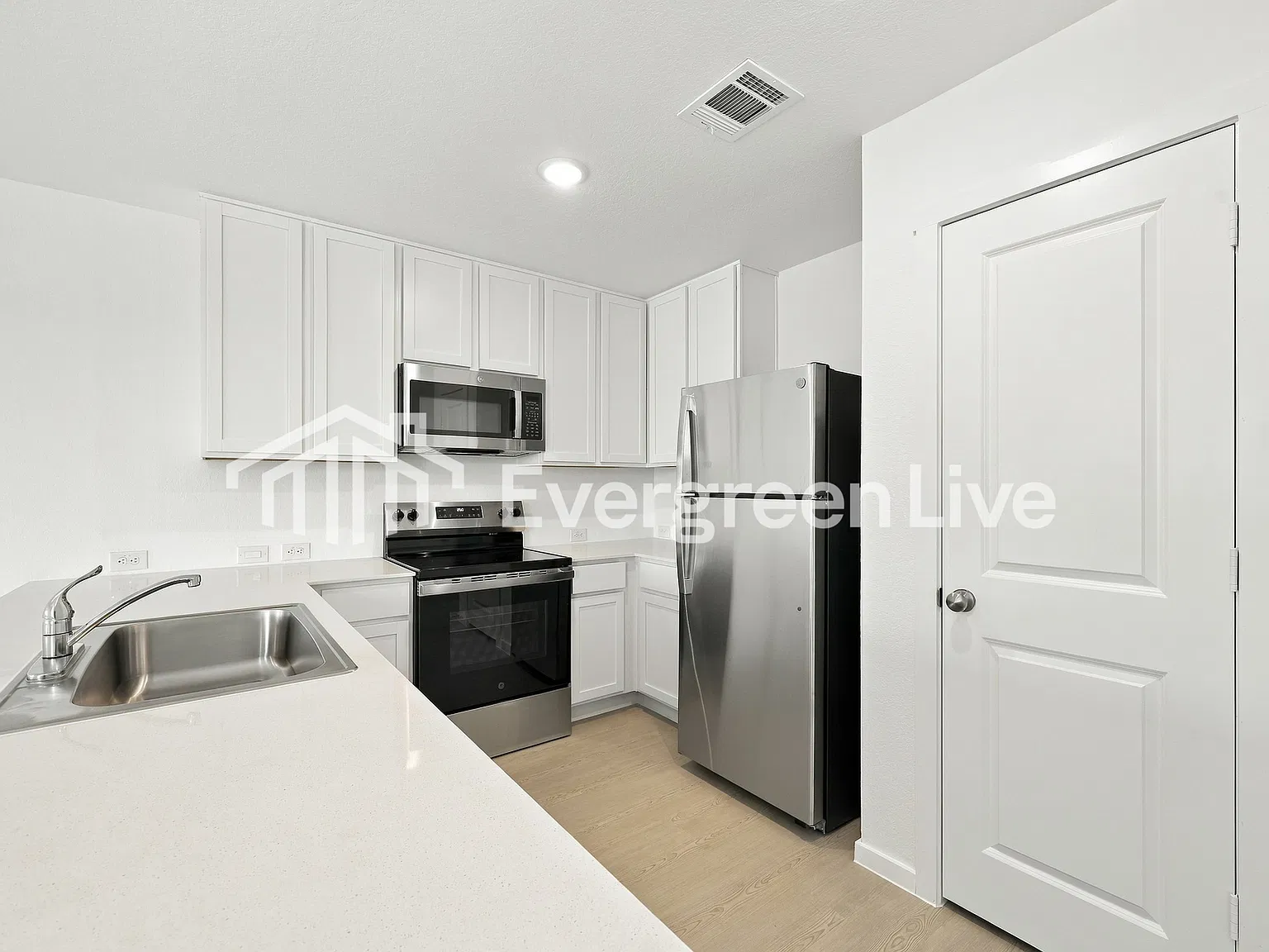 4 bed, 2.0 bath, 1600 sqft, $1,470 — Photo 4
