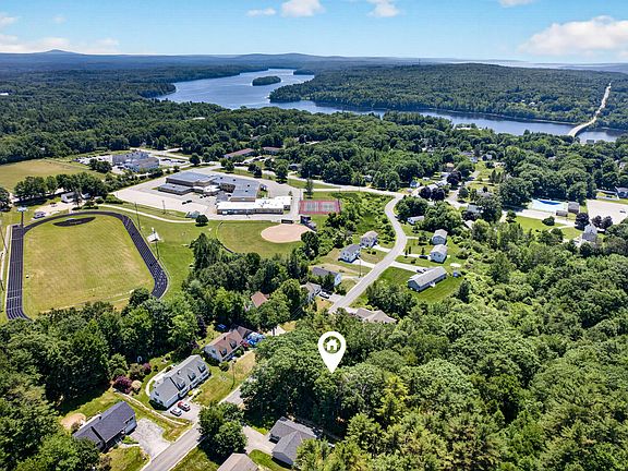 2nd image of 40 Forest Hill