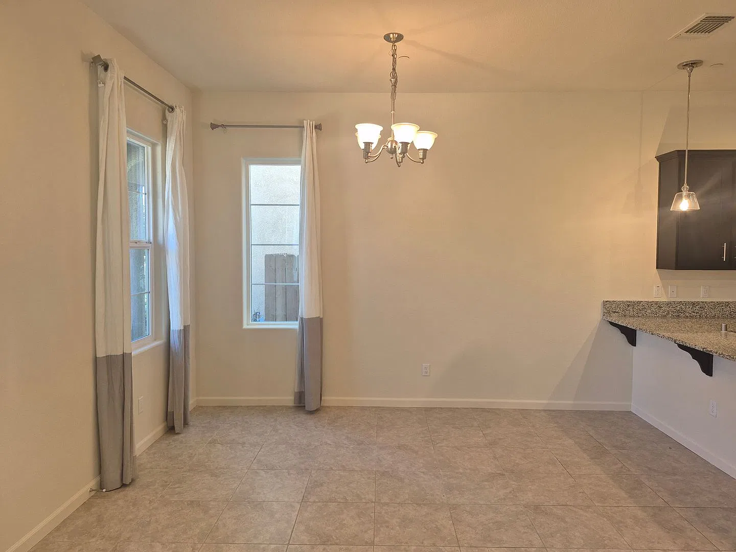 Great 3 bedroom 2.5 Home — Photo 3