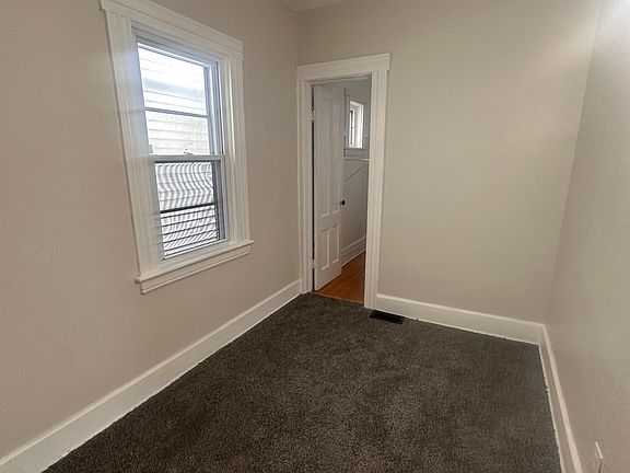3rd image of 148 Glide St